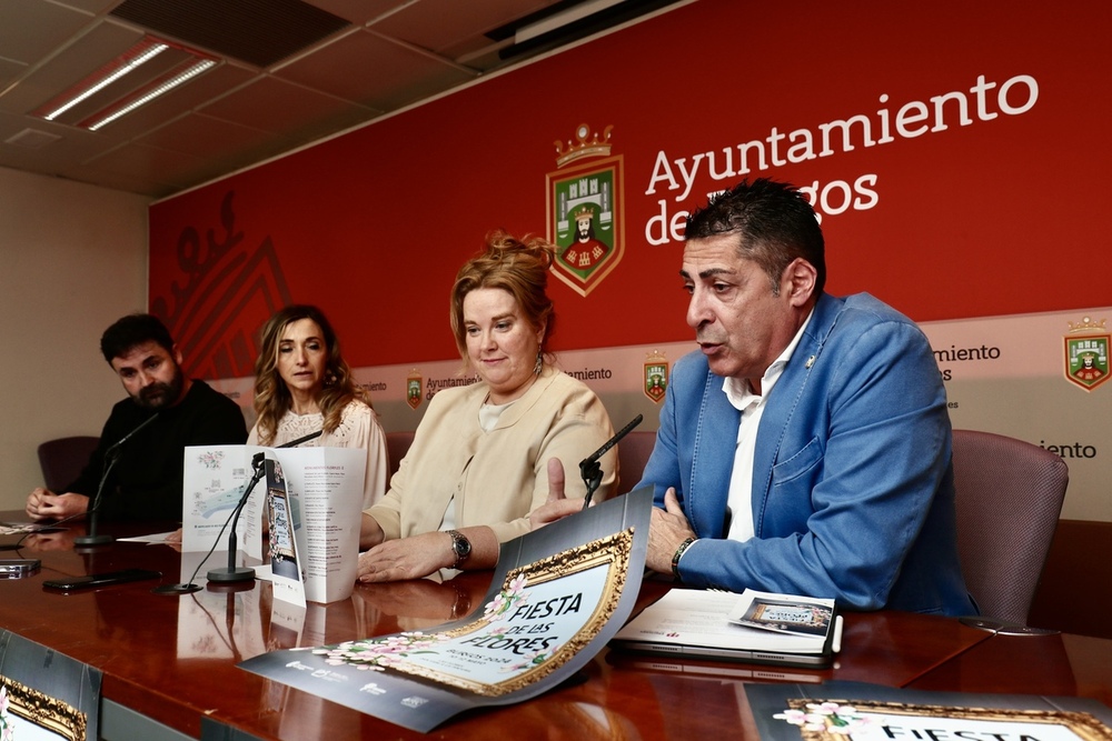 Representantes de la asociación Flojabur y del Ayuntamiento, esta mañana en la presentación del evento.