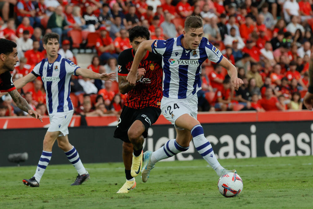 Abdón Prats, de penalti, tumba a una Real Sociedad inoperante