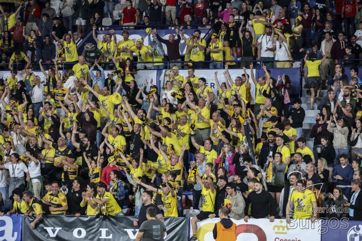 El Aparejadores hace historia y se proclama campeón de la Copa del Rey de rugby al imponerse al VRAC (19-20).  / LUIS LÓPEZ ARAICO