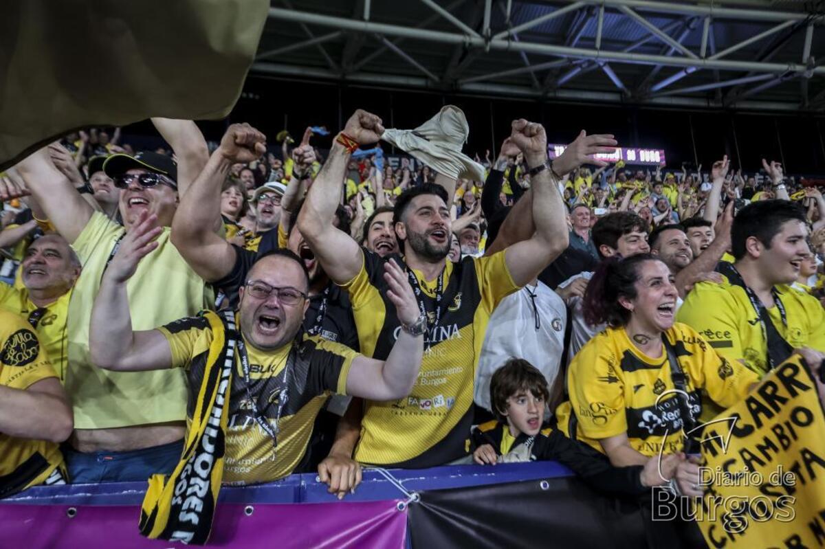 El Aparejadores hace historia y se proclama campeón de la Copa del Rey de rugby al imponerse al VRAC (19-20).  / LUIS LÓPEZ ARAICO