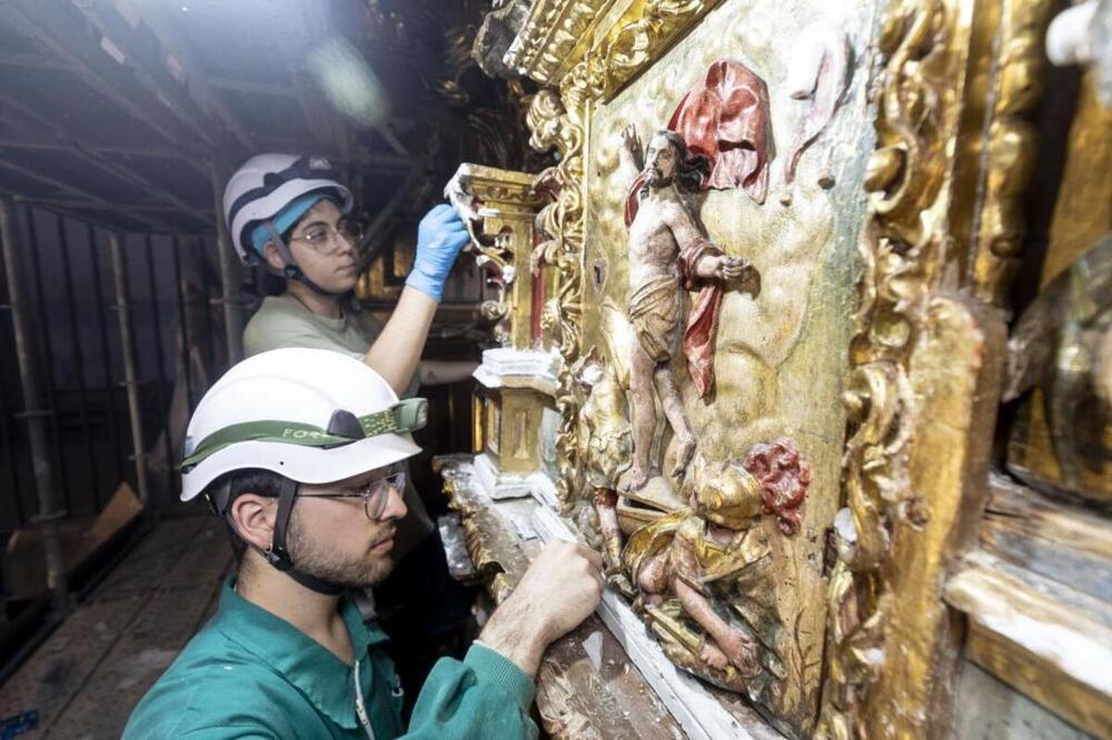 En la parte baja había muchísima cera y humo de velas.