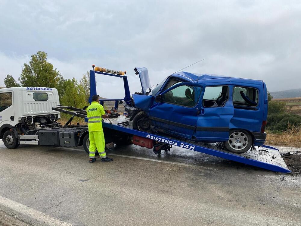 Dos muertos en Burgos en una colisión entre dos turismos en la carretera de Poza a la altura de Rublacedo de Abajo.