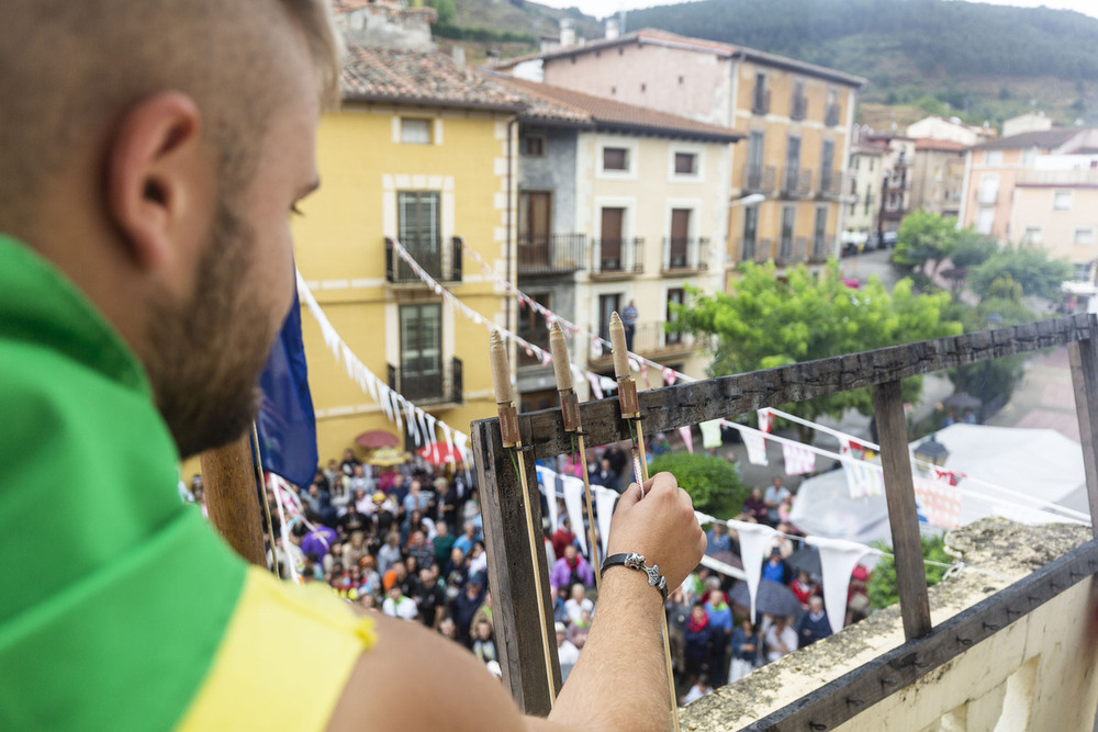 El chupinazo ha atronado a lo largo de todo el valle.