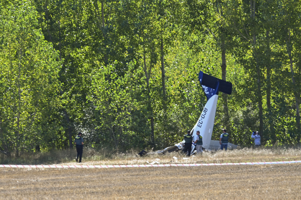 Trágico accidente aéreo de FlyBy en Palencia.  / ALMUDENA ÁLVAREZ (EFE)