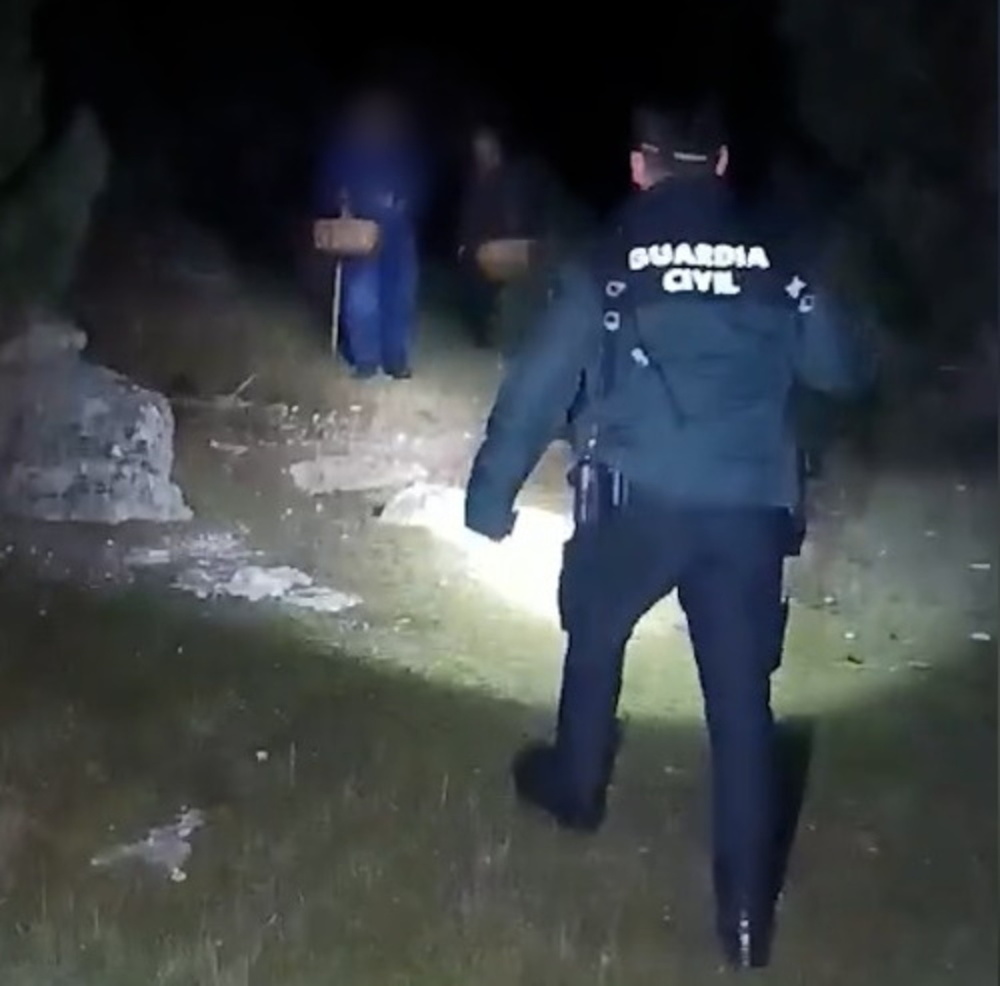 La Guardia Civil localiza a dos seteros desorientados en las Lagunas de Neila.