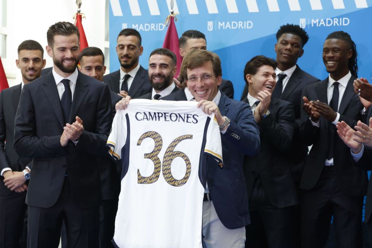 El Real Madrid recibe el trofeo de su trigésimo sexta Liga e inicia las celebraciones  / ZIPI ARAGÓN