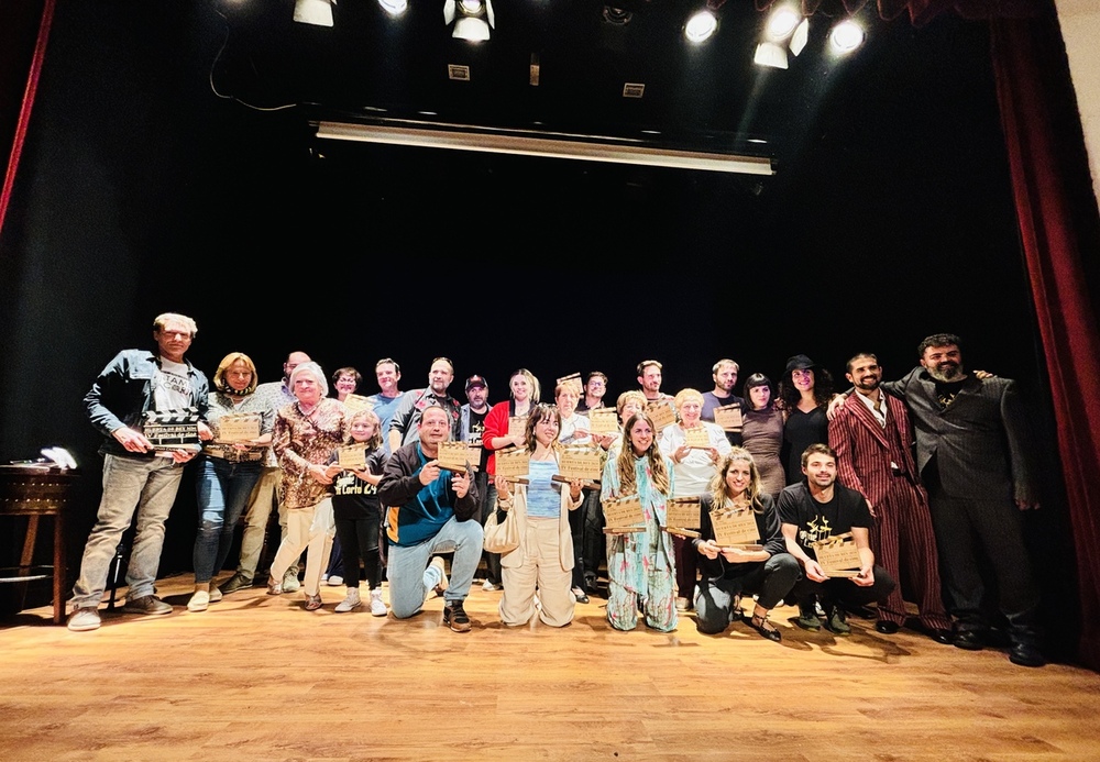 Los ganadores de los premios del IVFestival Ponme un Corto de Huerta de Rey, durante la entrega de premios. 