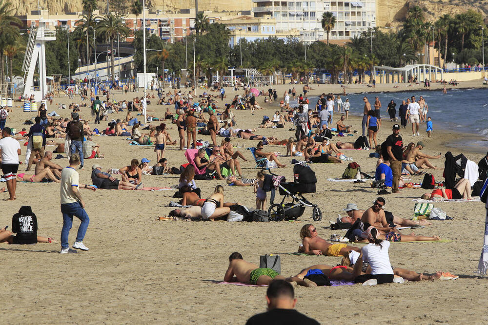 Vista de la playa de El Postiguet de Alicante este viernes pasado, 29 de noviembre. 