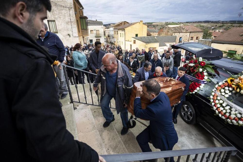 Funeral de Valentín López, apuñalado mortalmente por su yerno en Aranda. 