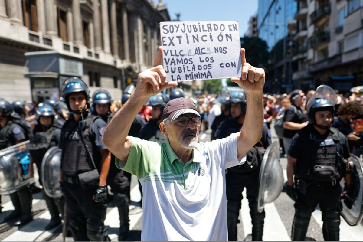 Comienza en Argentina el primer pulso del sindicalismo argentino al Gobierno de Milei  / JUAN IGNACIO RONCORONI