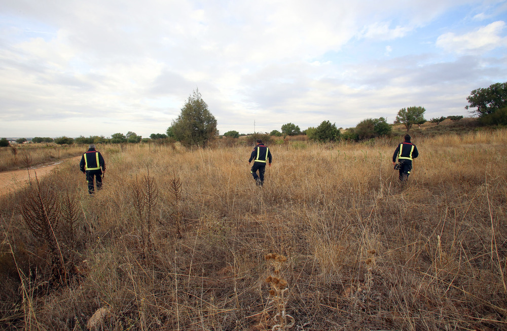 Bomberos voluntarios de Santa María del Campo, movilizados para la búsqueda.