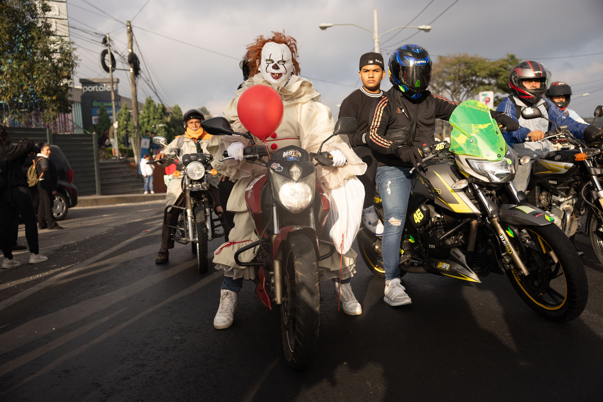 Miles de motociclistas inician peregrinación de la Caravana del Zorro en Guatemala  / DAVID TORO