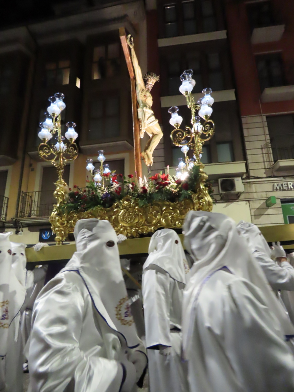 Santo Entierro en Aranda con recogimiento y sones castellanos