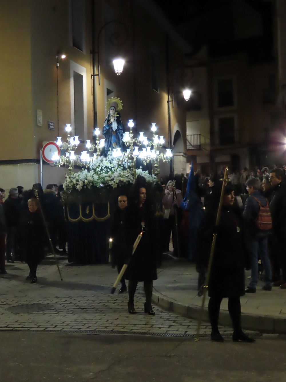 Santo Entierro en Aranda con recogimiento y sones castellanos