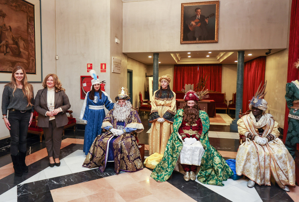 Recepción del ayuntamiento a los Reyes Magos.