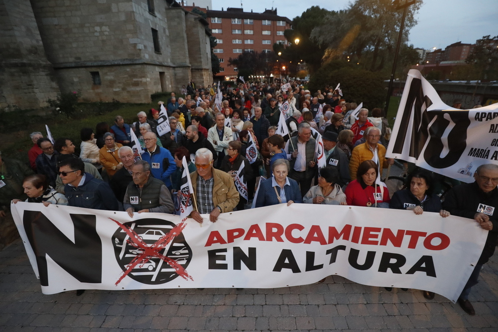 Movilización de protesta en Gamonal contra el aparcamiento en altura de María Amigo.