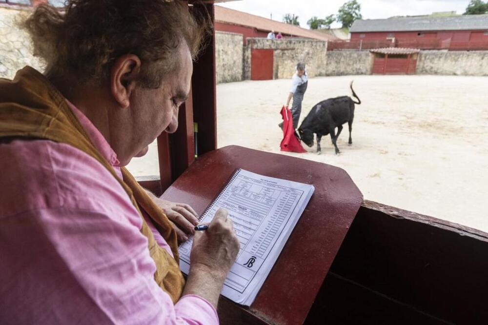 Antonio Bañuelos, en su finca de la Cabañuela. 