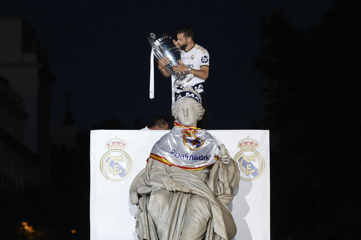 El Real Madrid celebra su 15º título de la Liga de Campeones  / EFE/JUANJO MARTÍN
