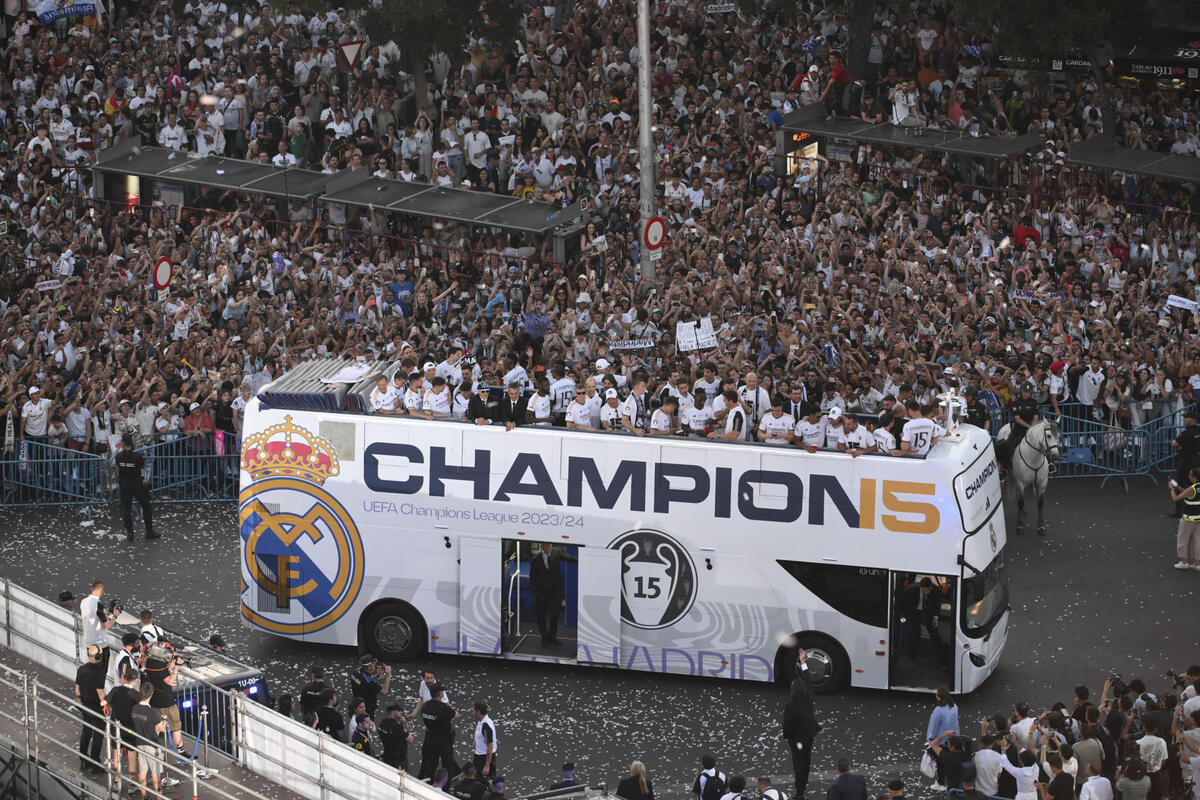 El Real Madrid celebra su 15º título de la Liga de Campeones  / EFE/FERNANDO VILLAR