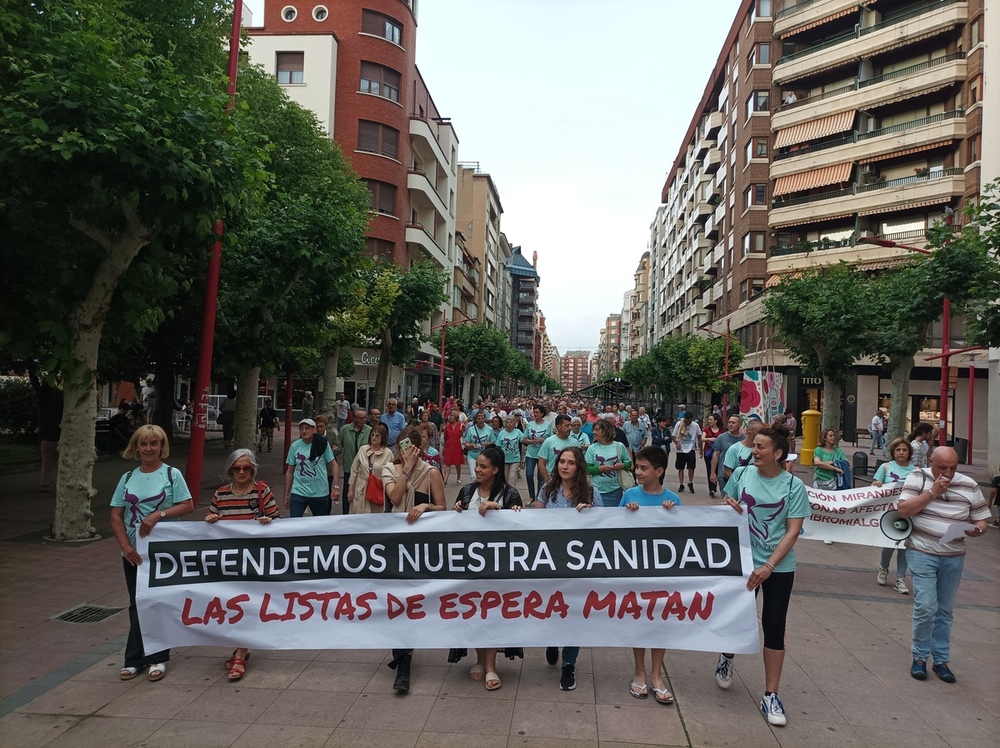 Más de mil mirandeses se manifiestan en defensa de la sanidad