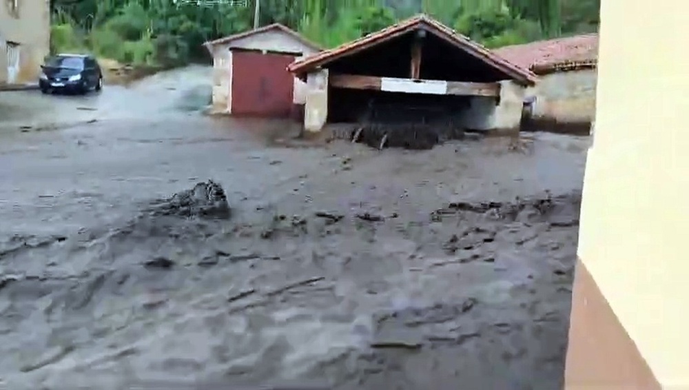 Un río de cenizas inunda Monterrubio de la Demanda