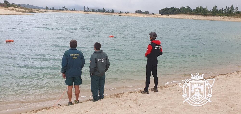 Buscan a un menor desaparecido en aguas del pantano de Arija