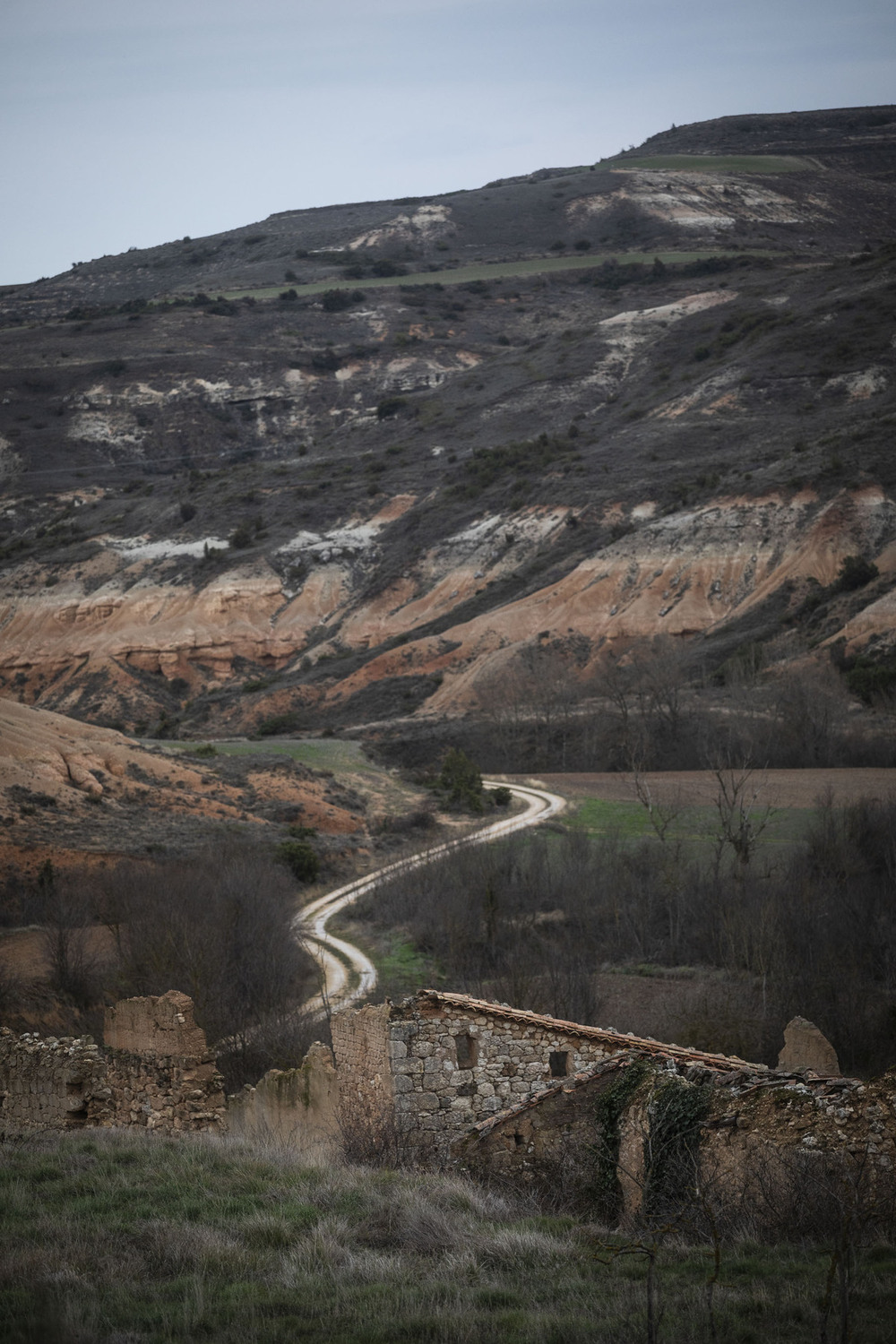 El caserío languidece en el imponente paraje de Las Torcas.