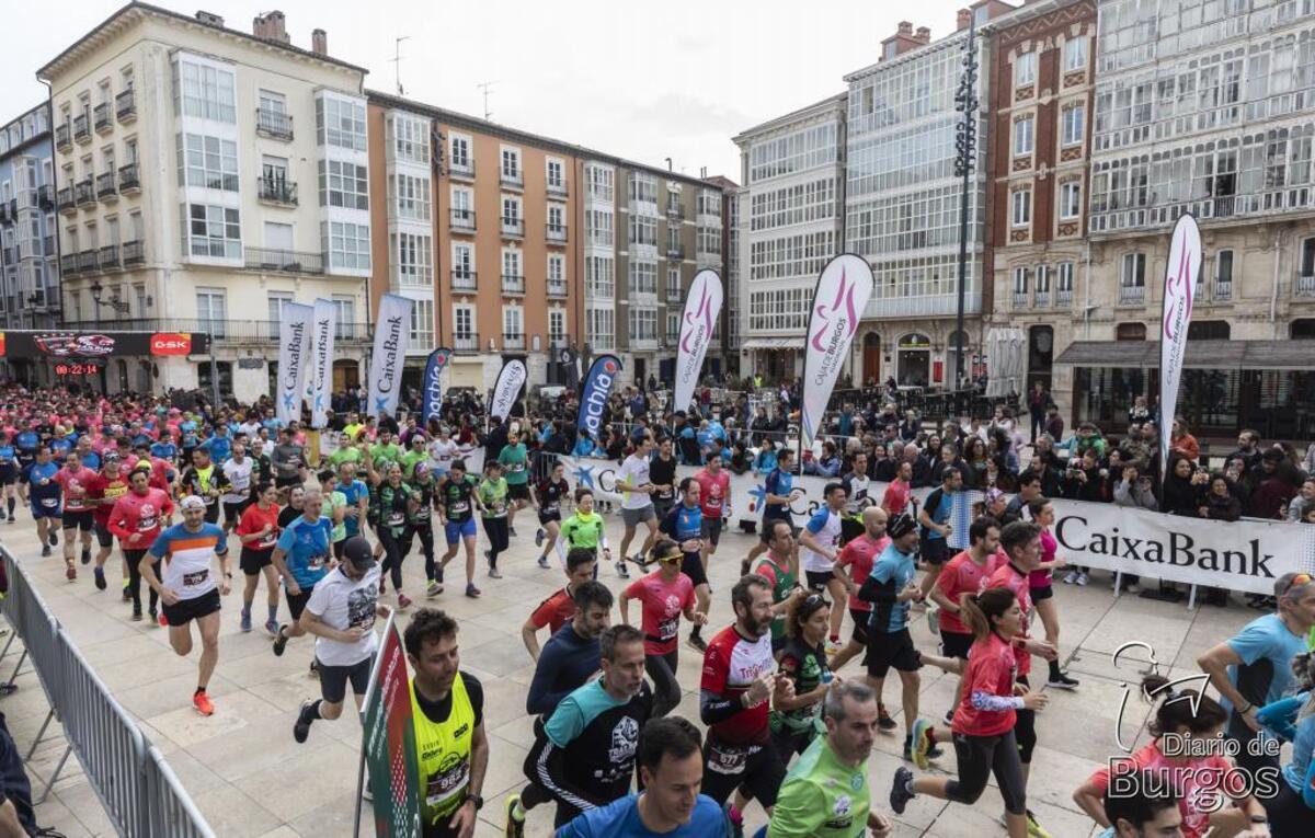 El III Trail Run Haciendo Sed sumó un nuevo éxito deportivo y organizativo con su apuesta  por acercarse al corazón de la ciudad. Más de 900 participantes dieron brillo a esta actividad.  / PATRICIA