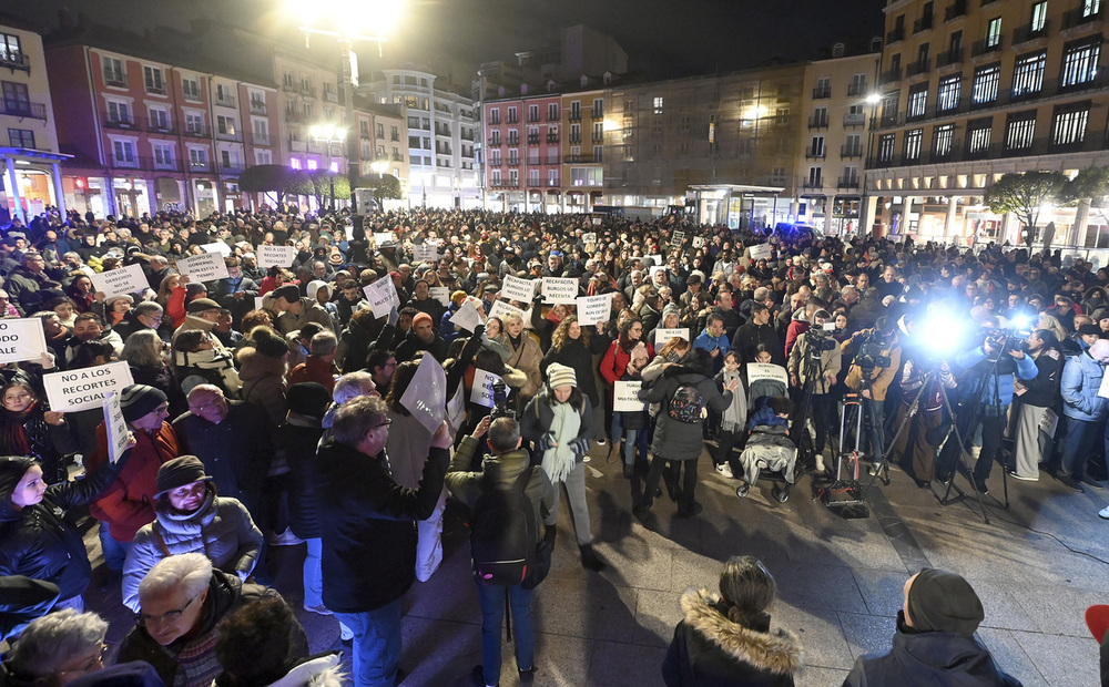 Concentración en la Plaza Mayor en apoyo a las tres ONG que prestan ayuda a los migrantes en Burgos.