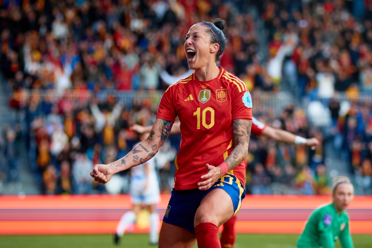 Jenni Hermoso celebra el tanto de la remontada de la selección española.   / @SEFUTBOLFEM