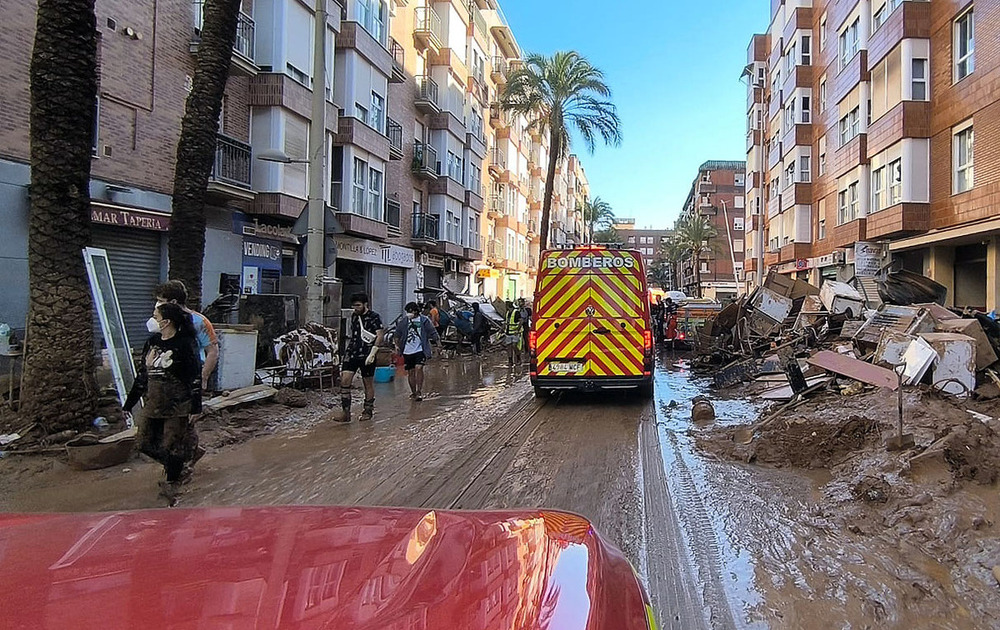 El aspecto de las calles de Paiporta se asemeja más al de una guerra que al de un pueblo. 