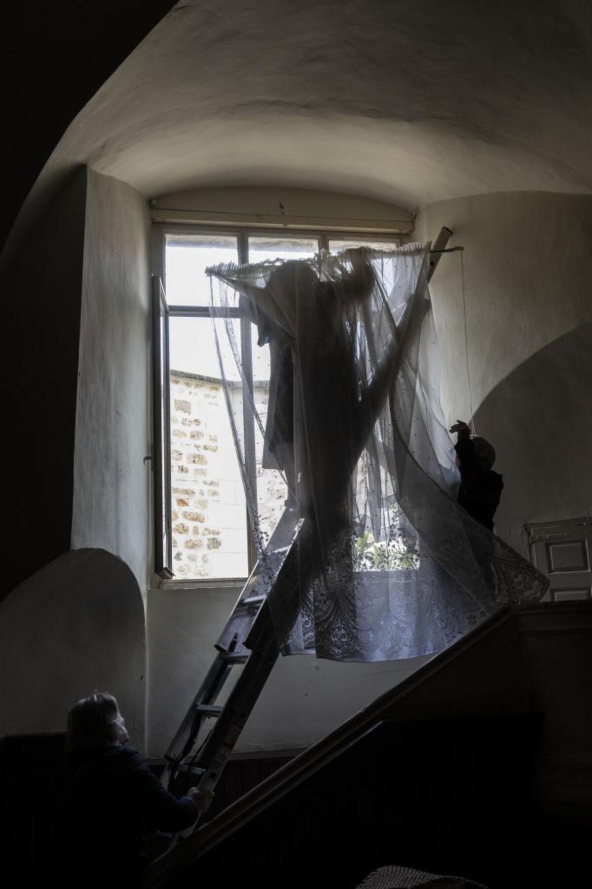 Las hermanas 'Doroteas' se afanan a diario por cuidar su convento y tenerlo como los chorros del oro. Además de rezar, se multiplican en todo tipo de tareas.  / ALBERTO RODRIGO