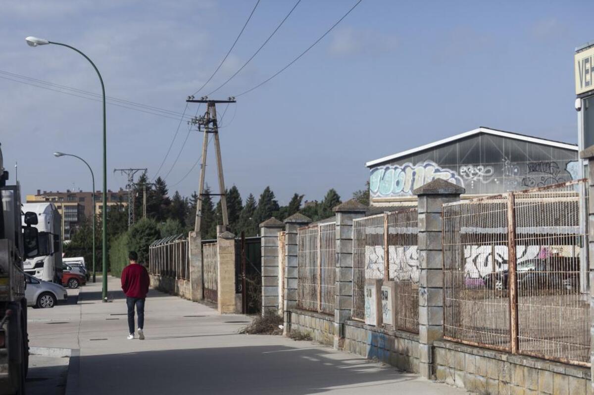 Ruinas y abandono ensombrecen la remodelación del polígono industrial Burgos Este.  / PATRICIA