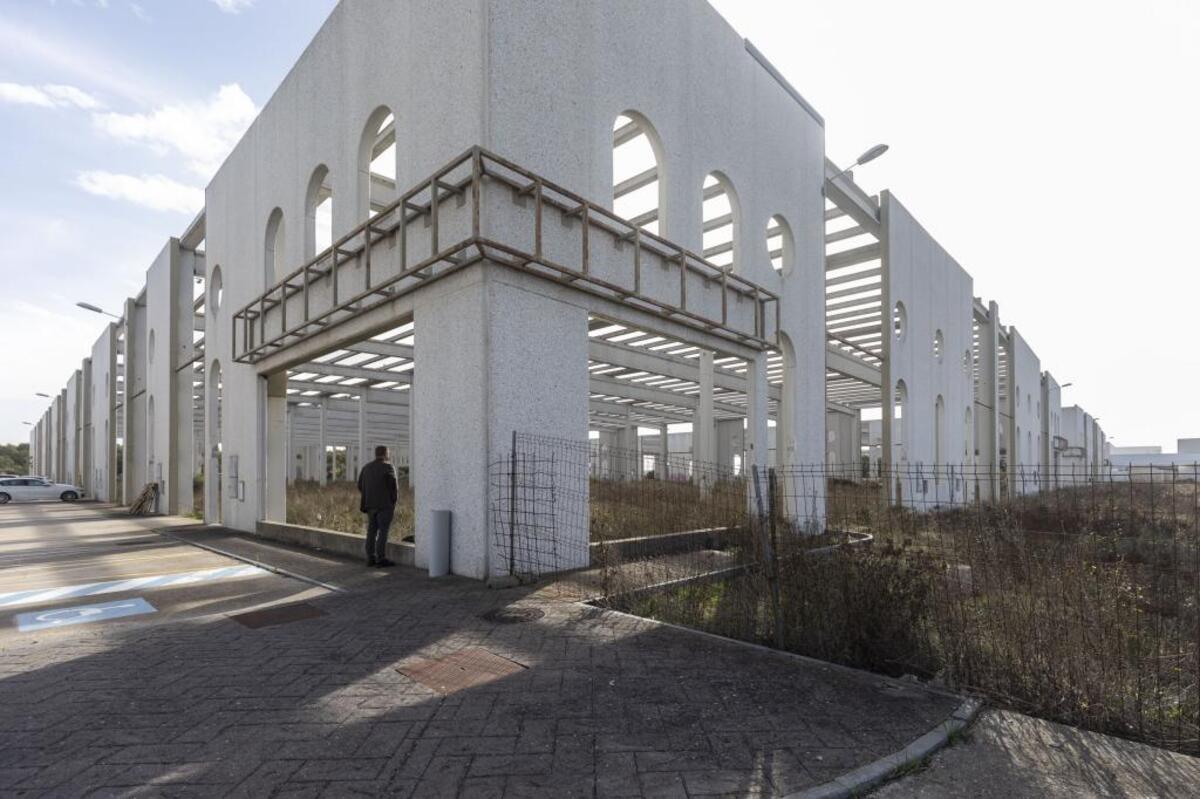 Ruinas y abandono ensombrecen la remodelación del polígono industrial Burgos Este.  / PATRICIA