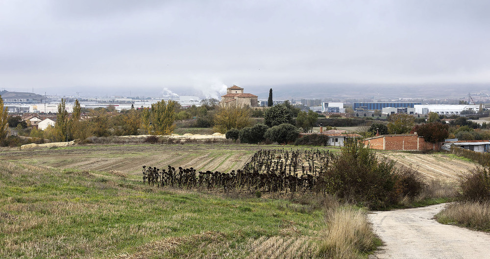 Villatoro y Villalonquéjar prosperan en una subcuenca jalonada por un arroyo que sortea un gran desnivel desde los páramos y que es fácil que se colme en episodios de grandes tormentas. 