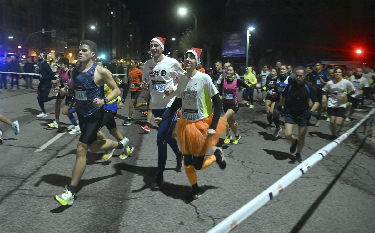 Burgos reúne a 6.000 corredores en la San Silvestre Cidiana 2023.  / RICARDO ORDÓÑEZ (ICAL)