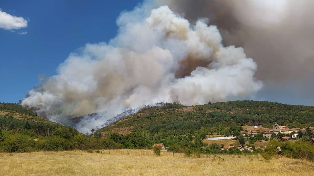 Se declara un gran incendio en Monterrubio de la Demanda