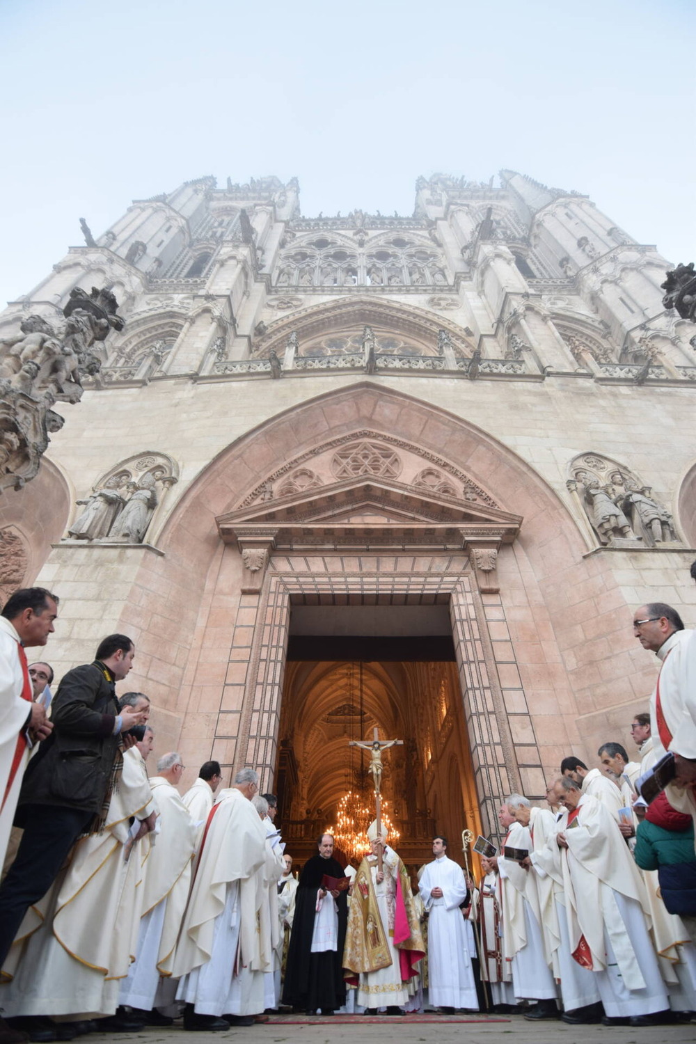 El arzobispo preside los actos de apertura del Jubileo 2025