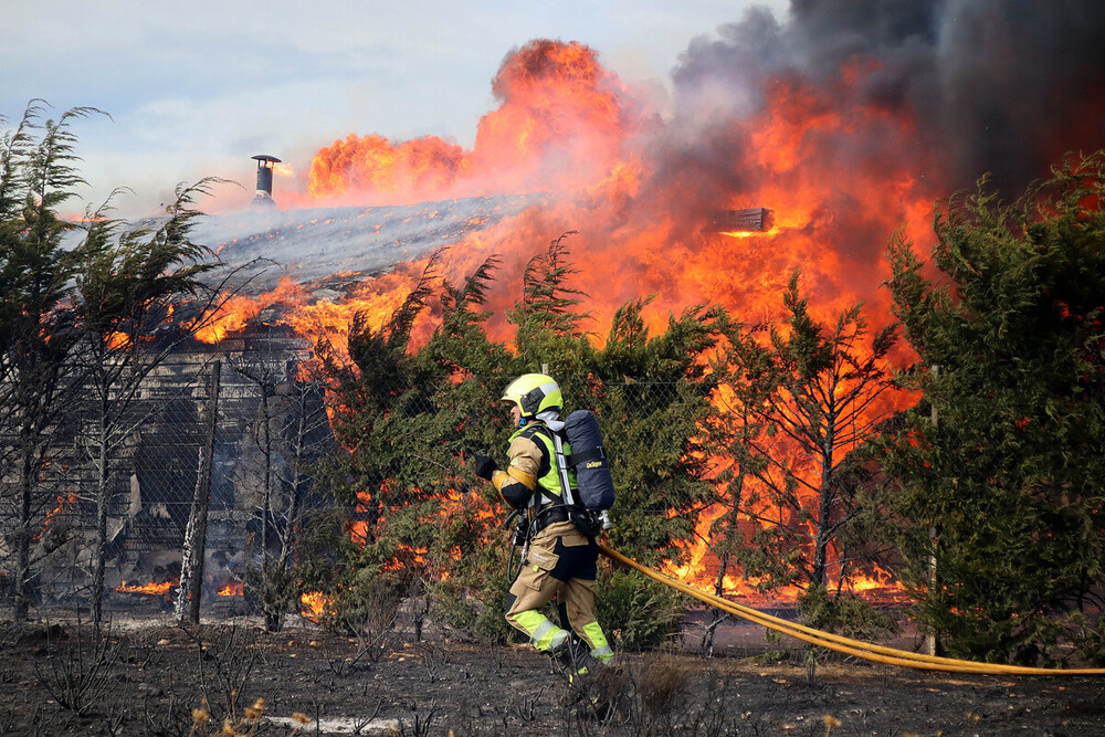 Nivel 1 en el incendio de Aldea de la Valdoncina (León)