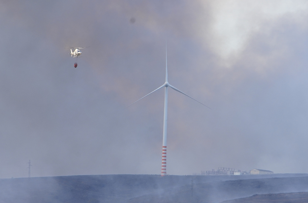 Incendio entre las localidades de Brañuelas y Tremor de Abajo (León). 