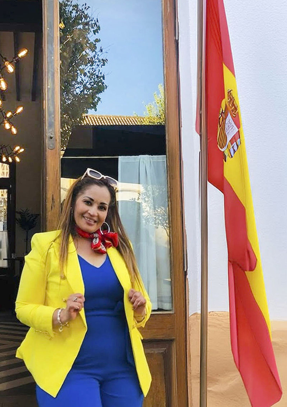 Victoria posa junto a la bandera tras jurar la Constitución hace quince días. 