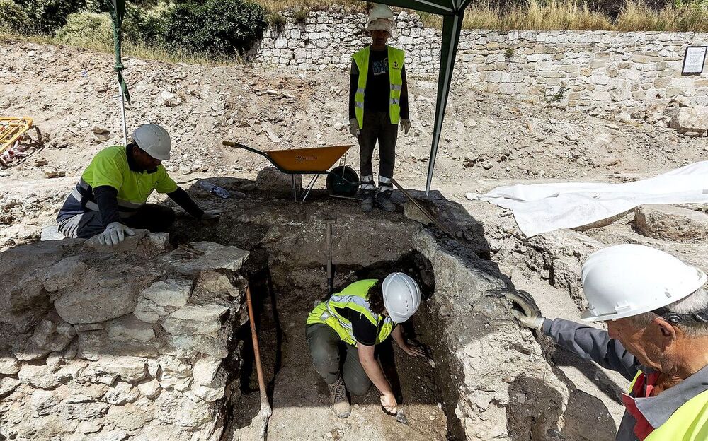 Los trabajadores de Herrero Temiño, empresa adjudicataria, han retirado toneladas de sedimentos para que los arqueólogos puedan realizar los estudios. 