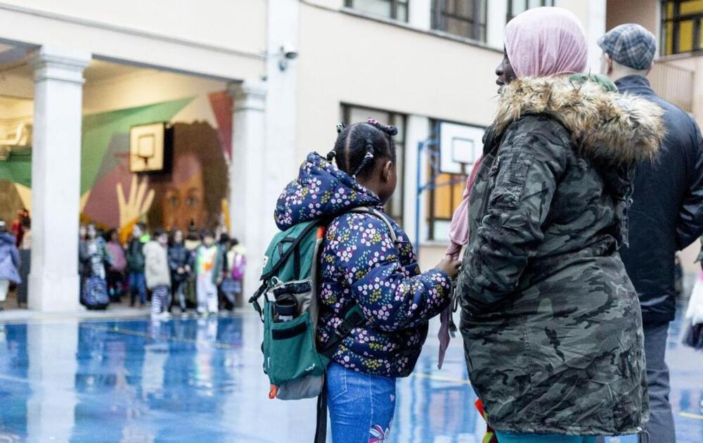 Un tercio del alumnado está conformado por menores españoles de familias migrantes.