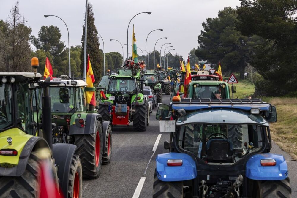 Los tractores colapsan las principales carreteras de España