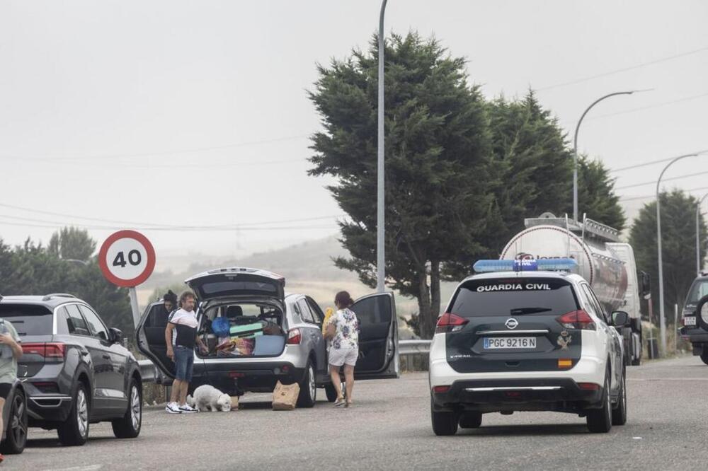 Los ladrones se aprovechan de los descuidos de quienes se bajan del coche.