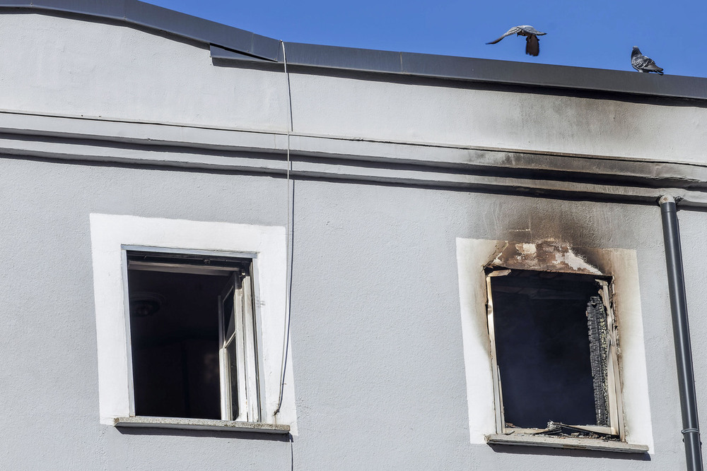Imágenes del incendio en una vivienda de la calle Fray Esteban de la Villa, en la zona sur de Burgos capital. 