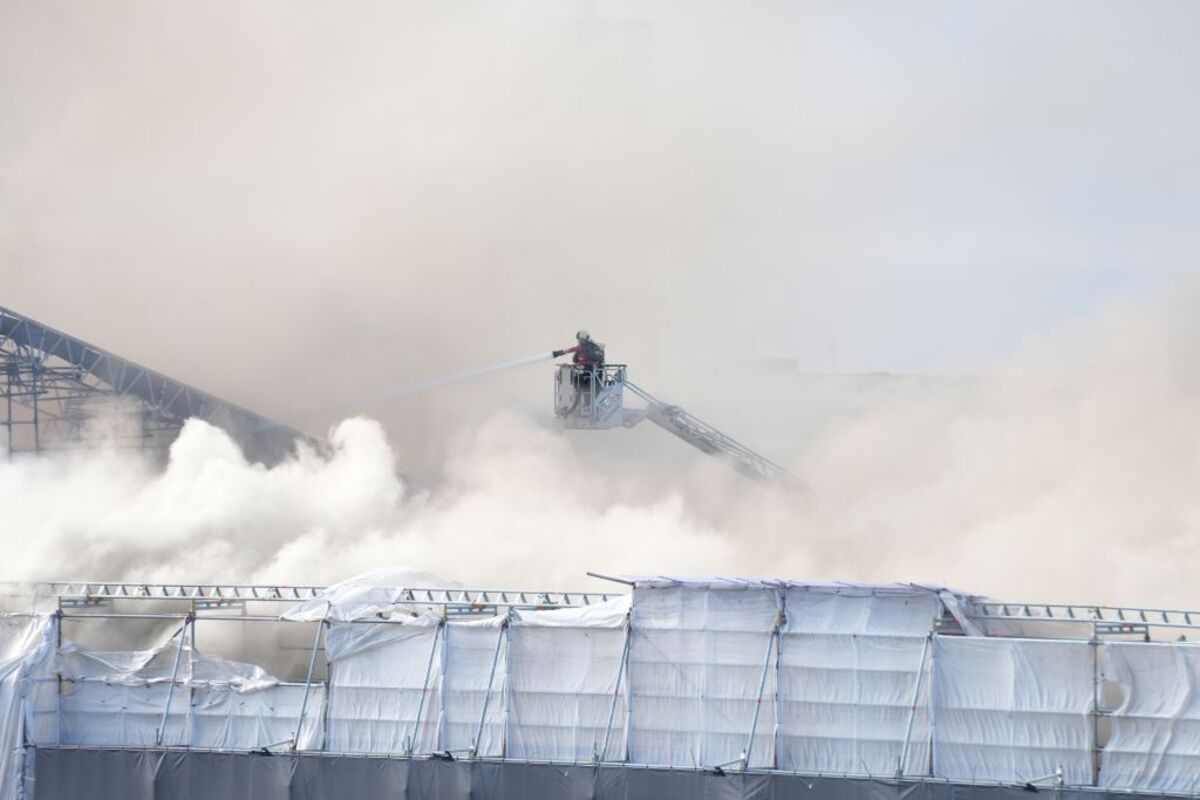 Fire hits historical Stock Exchange building in Copenhagen  / EMIL HELMS