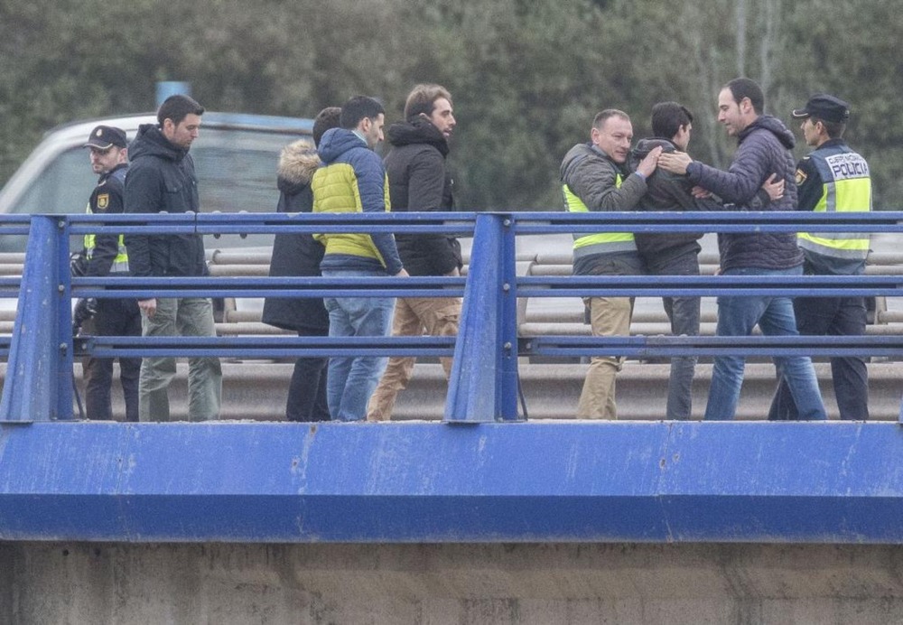 En 2016 evitó un suicidio en el viaducto de la BU-11. 