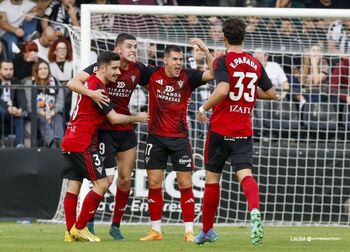 El Mirandés arrolla al Castellón en diez minutos