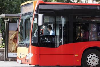 Fijan en un 32% los servicios mínimos por la huelga de buses